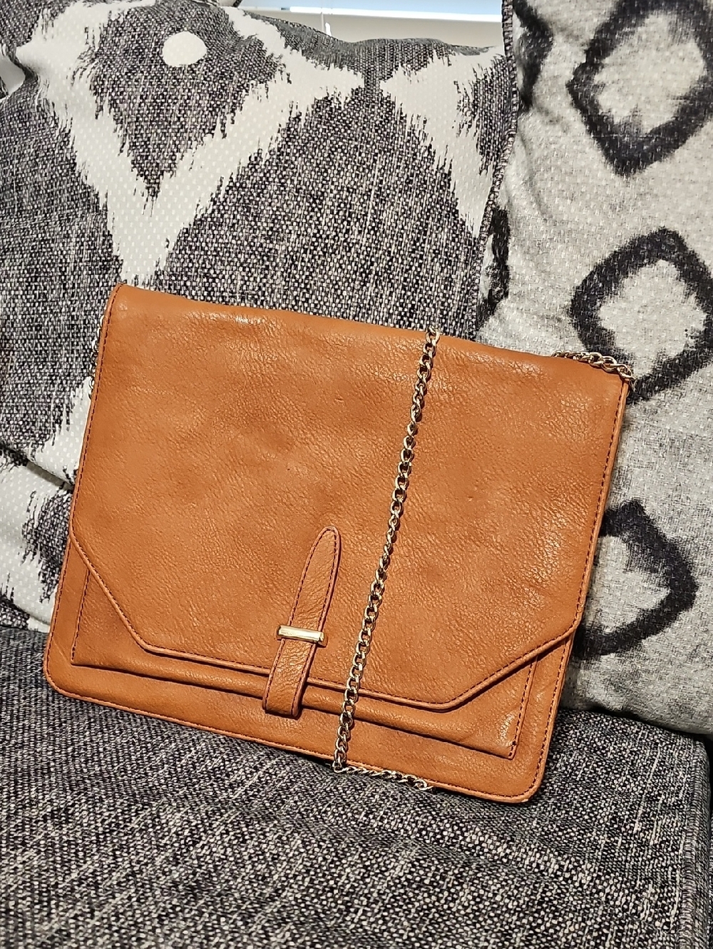 Izzy &Ali - Tan Crossbody Envelope Bag with Chain Strap